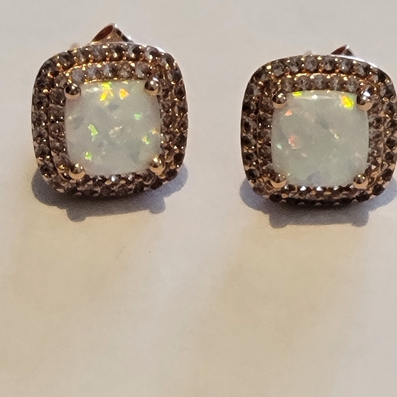 BRAND NEW BEAUTIFUL ROSE GOLD OVER STERLING SILVER AND LAB CREATED OPAL ERRINGS. - Picture 5 of 11